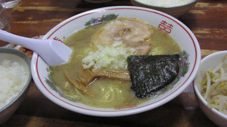 タマネギは八王子系ラーメンの象徴だそうです