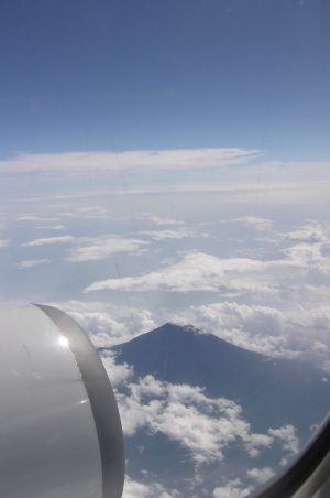 空の旅から見える富士山