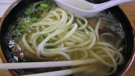 麺は宮古島から直送したものらしい