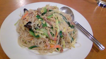 野菜たっぷり焼きビーフン（８１９円）