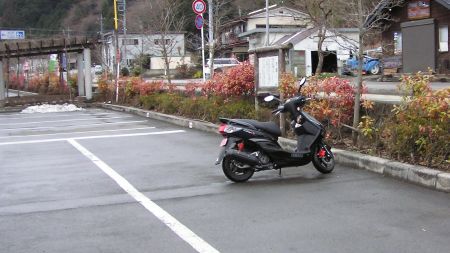 駐輪場のバイクは、私のシグナスしかいません