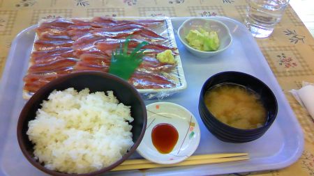 ウルメイワシ刺身（630円）＋定食（250円）