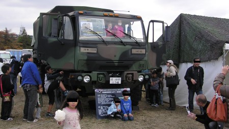 撮影スポットの軍用車