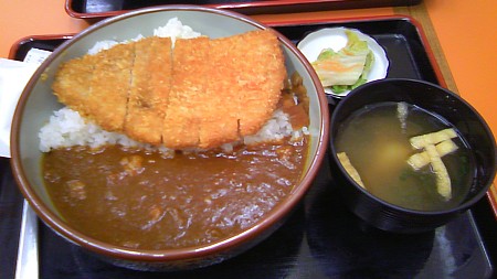 カツカレー（720円）