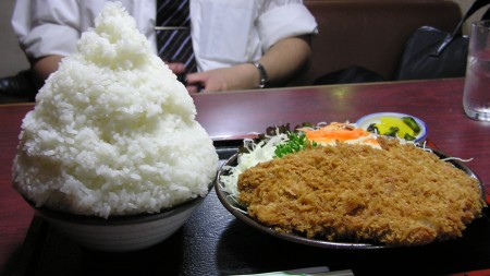 チキンカツ定食の“ごはん大盛り”