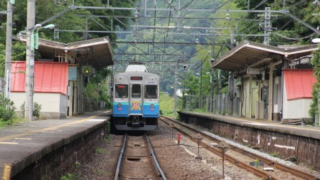 伊豆多賀駅の踏切から