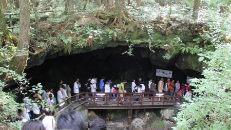 洞穴の入り口