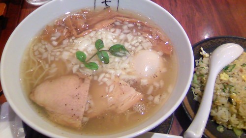 焦がし香味醤油GYU塩らぁめん