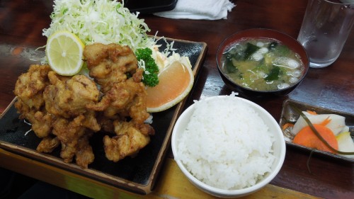 鶏唐揚げ定食（1030円）