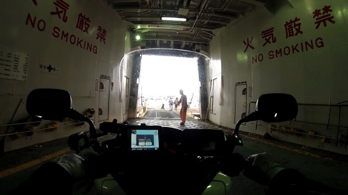 津軽海峡フェリーから下船して北海道上陸する瞬間