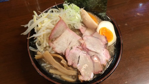 背脂チャーシュー麺　並(700円)＋味玉(100円)