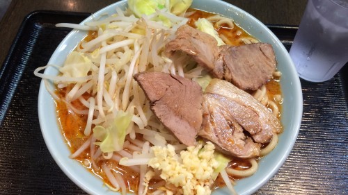 辛味とんこつ野菜ラーメン(並・700円)