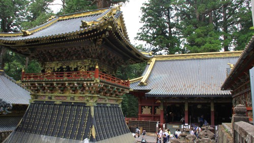 装飾が華やかな神社