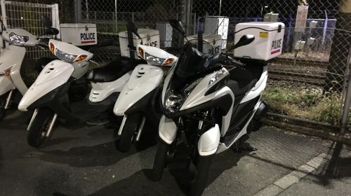 いろいろな警察車両が並ぶ