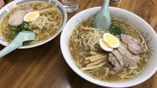 ラーメン(普通盛と大盛)