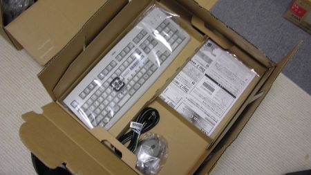 キーボード、光学マウス完備